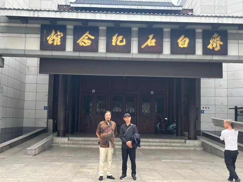 庄正（左）与龚笃平大师在齐白石纪念馆合影